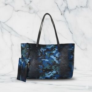 $200 NWT De Vesi L'amour Crocodile Embossed Blue Camouflaged Tote